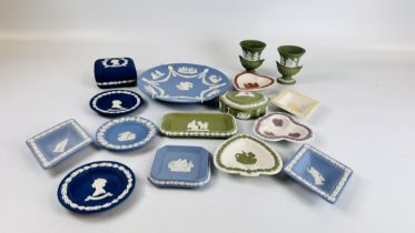 A COLLECTION OF 16 PIECES OF WEDGWOOD JASPER WARE TO INCLUDE GREEN,