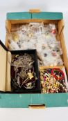 A BOX CONTAINING AN EXTENSIVE COLLECTION OF ASSORTED BEADS, COSTUME,