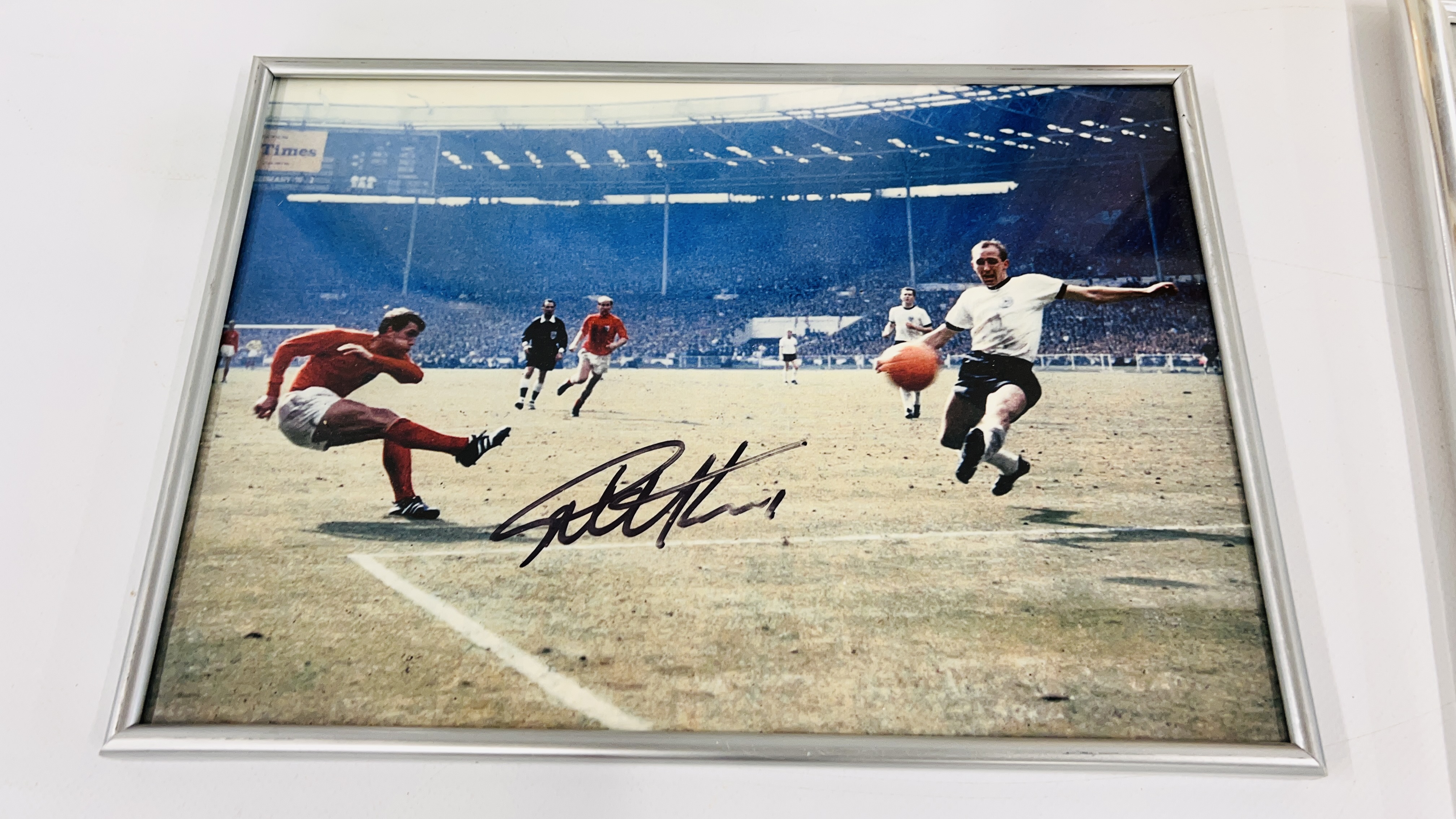 A GROUP OF SIGNED PHOTOGRAPHS TO INCLUDE GEOFF HURST EXAMPLE ETC. - Image 4 of 12