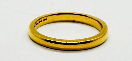 A 22CT GOLD WEDDING BAND SIZE M/N.