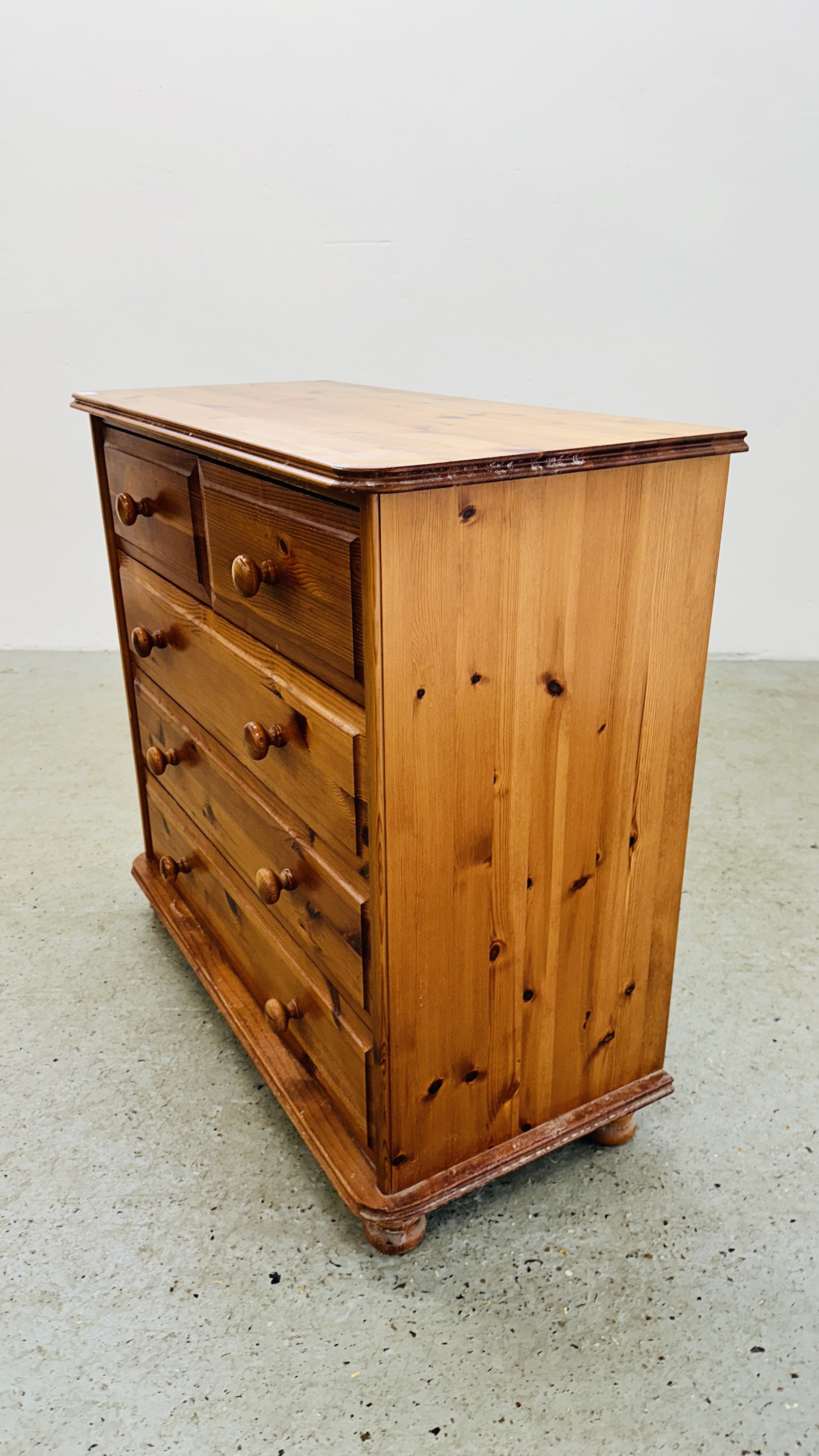 A GOOD QUALITY HONEY PINE 2 OVER 3 DRAWER CHEST, W 74CM X D 39CM X H 81CM. - Image 9 of 10