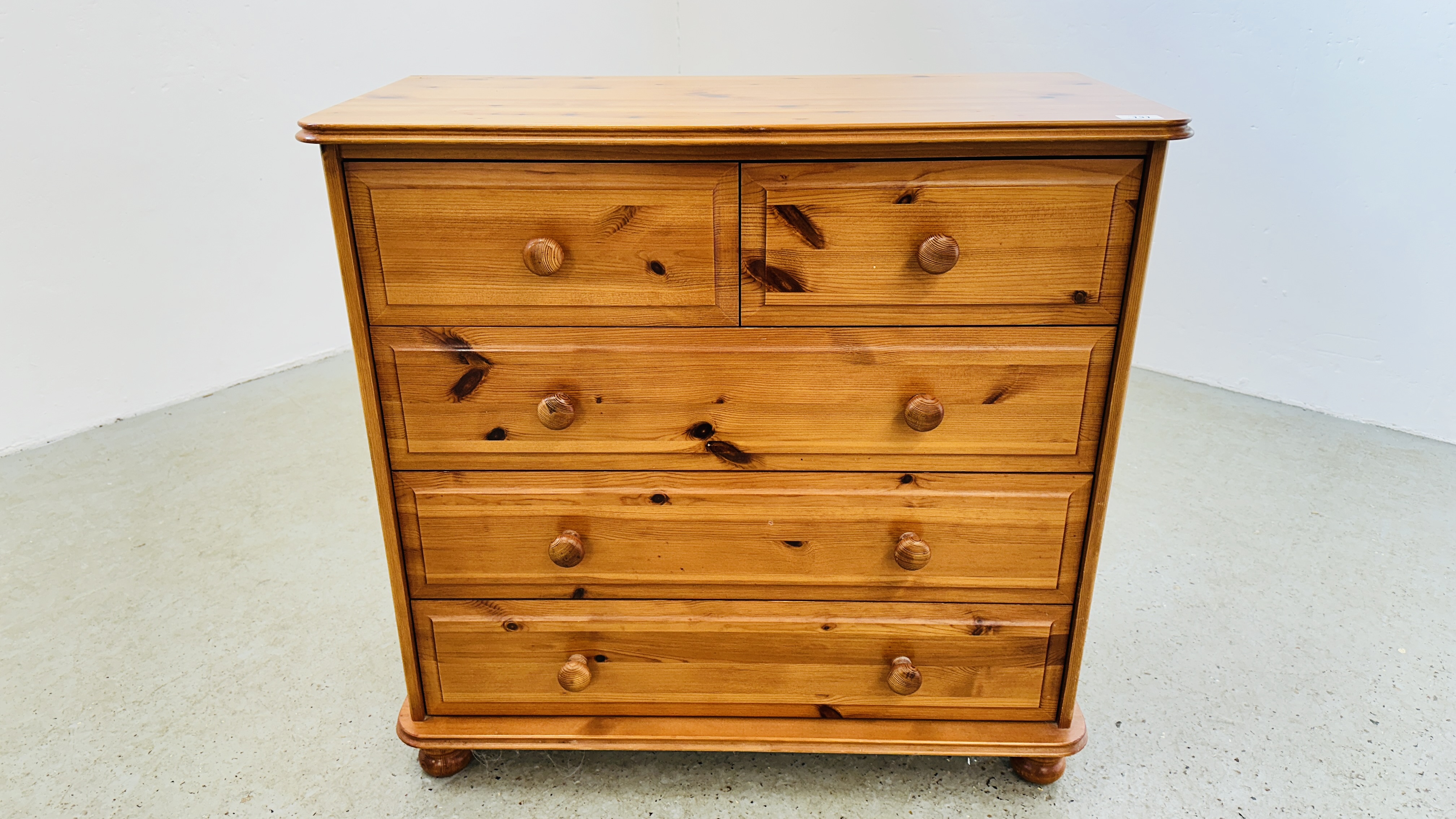 A GOOD QUALITY HONEY PINE 2 OVER 3 DRAWER CHEST, W 74CM X D 39CM X H 81CM.