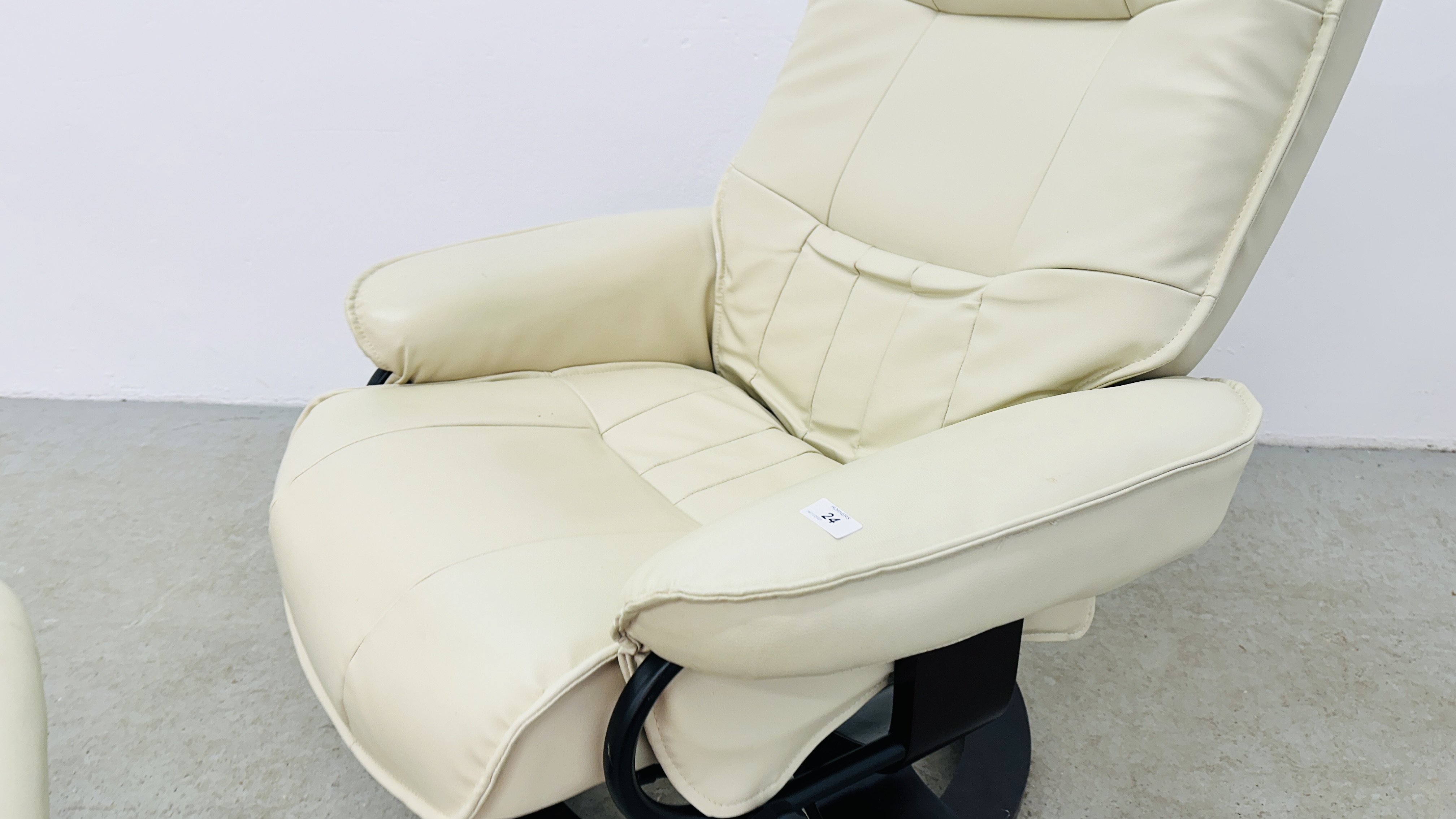 A MODERN CREAM FAUX LEATHER RECLINING RELAXER CHAIR AND FOOTSTOOL. - Image 4 of 12