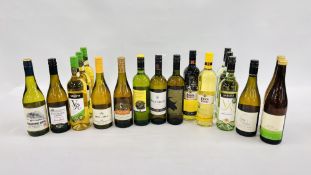 A GROUP OF 18 BOTTLES OF ASSORTED WHITE WINE TO INCLUDE HARDYS, BLACK TOWER, PORCUPINE RIDGE ETC.