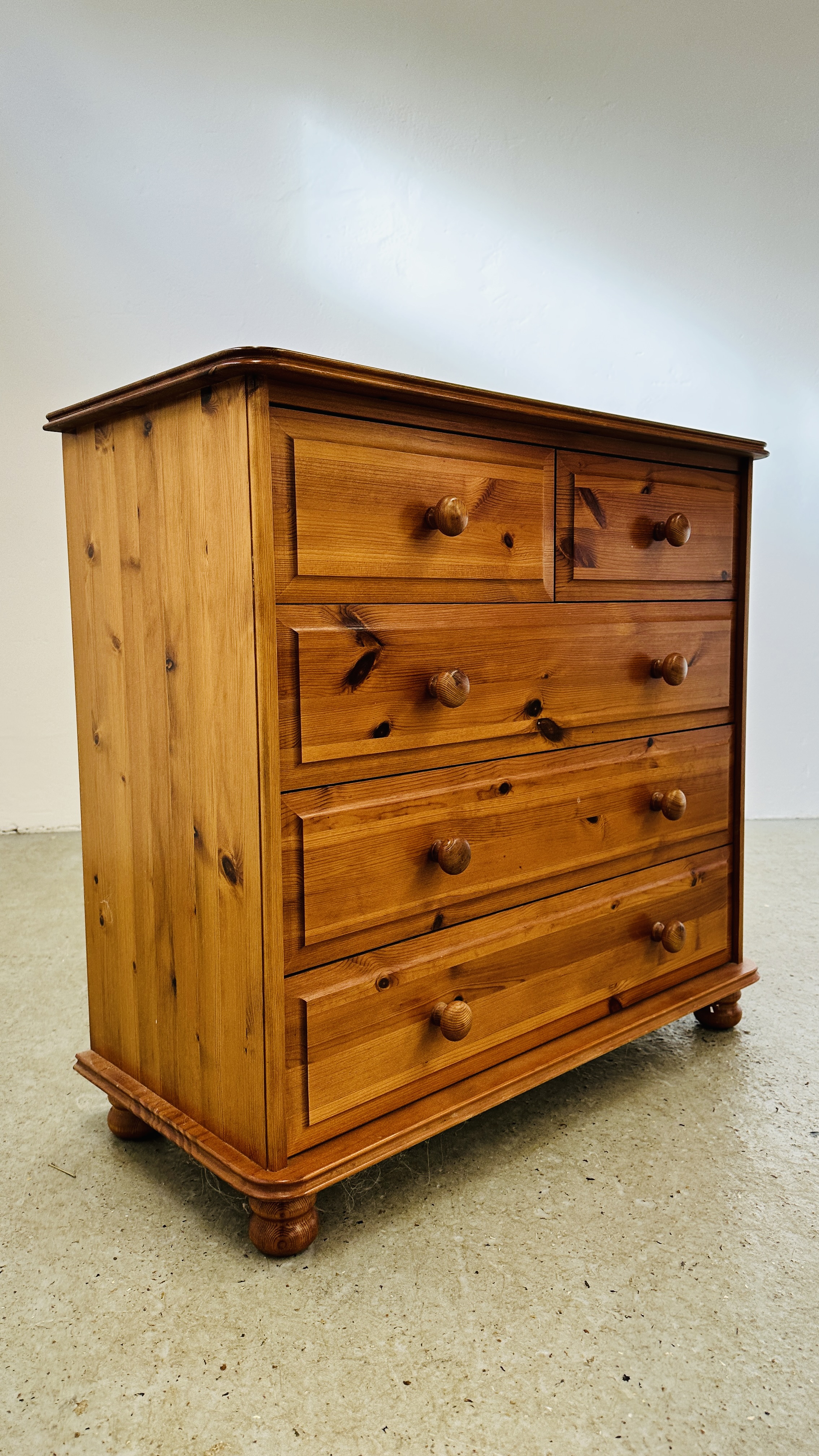 A GOOD QUALITY HONEY PINE 2 OVER 3 DRAWER CHEST, W 74CM X D 39CM X H 81CM. - Image 7 of 9