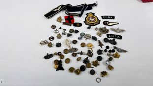 A COLLECTION OF MILITARY BADGES, BUTTONS ETC.