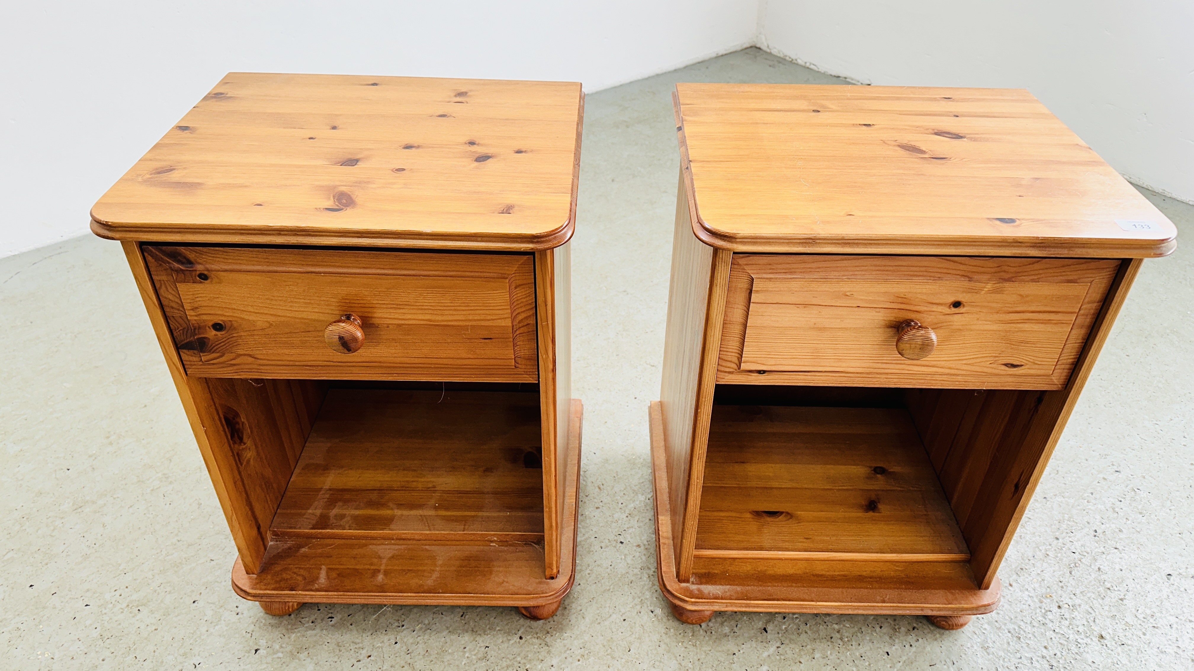 A PAIR OF GOOD QUALITY HONEY PINE SINGLE DRAWER BEDSIDE CABINETS. - Image 2 of 9