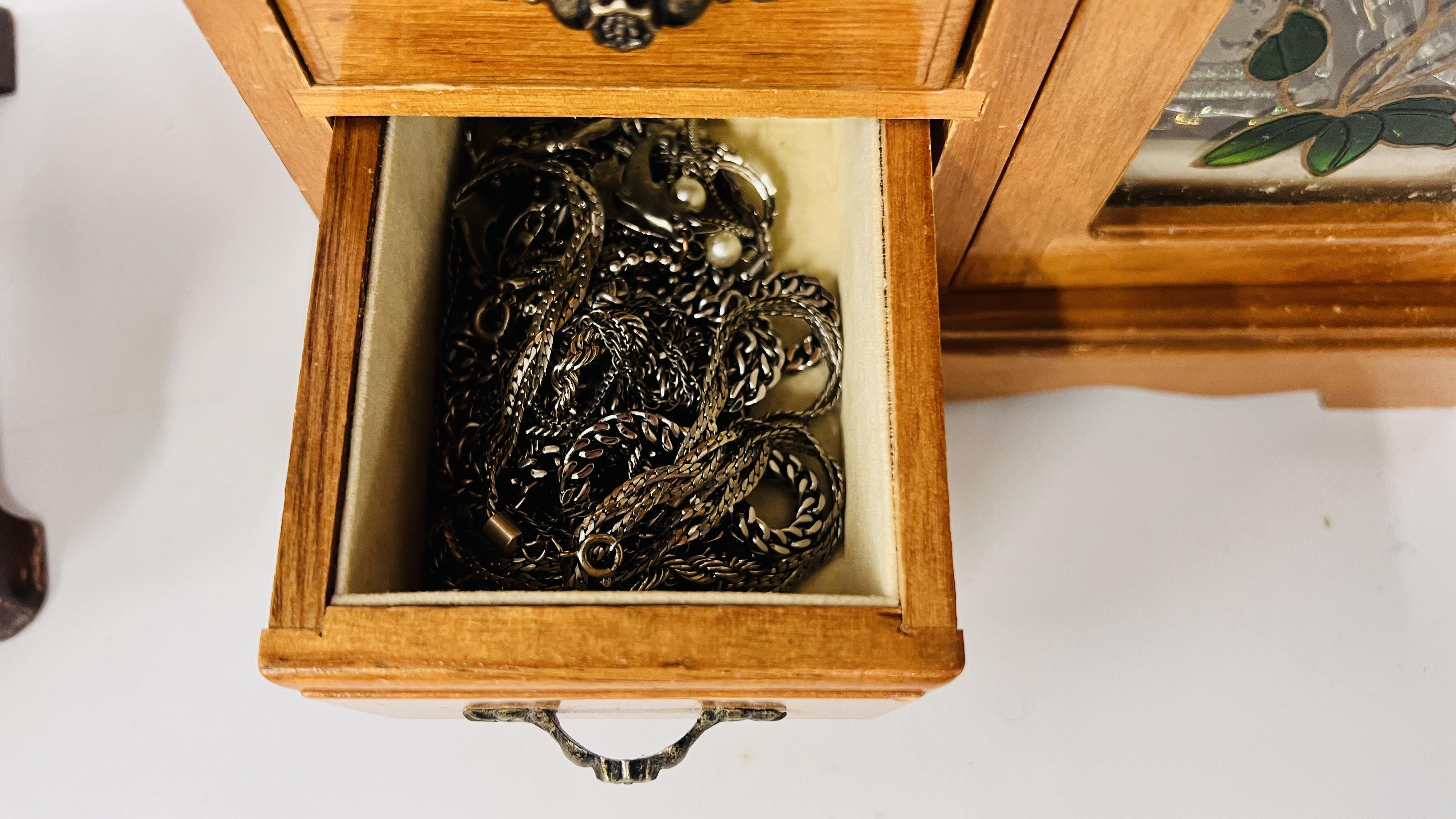 TWO JEWELLERY BOXES CONTAINING VINTAGE AND MODERN COSTUME JEWELLERY. - Image 7 of 13