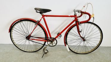 1948 OLYMPIC CLAUD BUTLER SINGLE SPEED RACING BIKE FITTED WITH A MIDDLE MORES LTD LEATHER SADDLE.