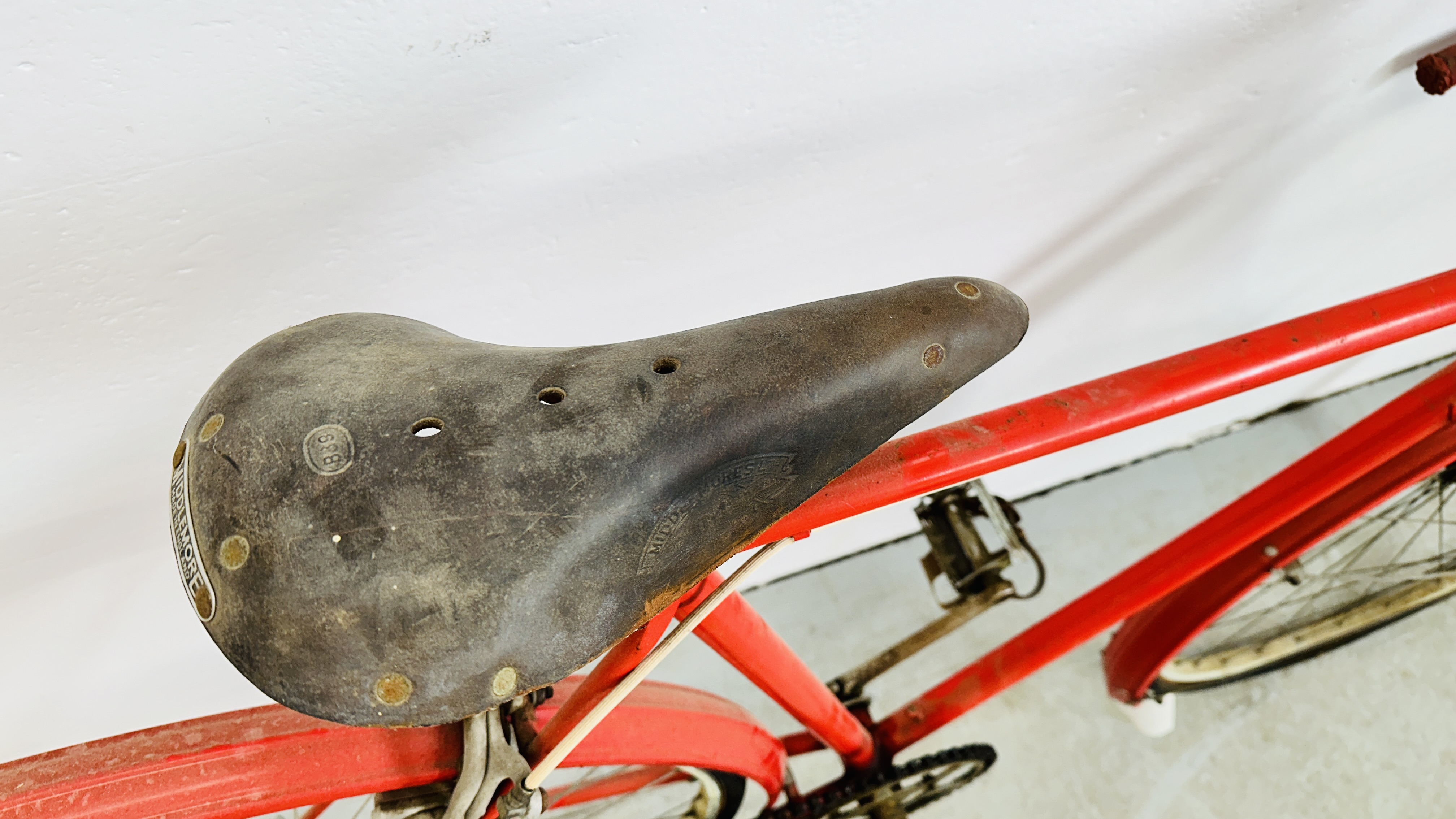 1948 OLYMPIC CLAUD BUTLER SINGLE SPEED RACING BIKE FITTED WITH A MIDDLE MORES LTD LEATHER SADDLE. - Image 11 of 14