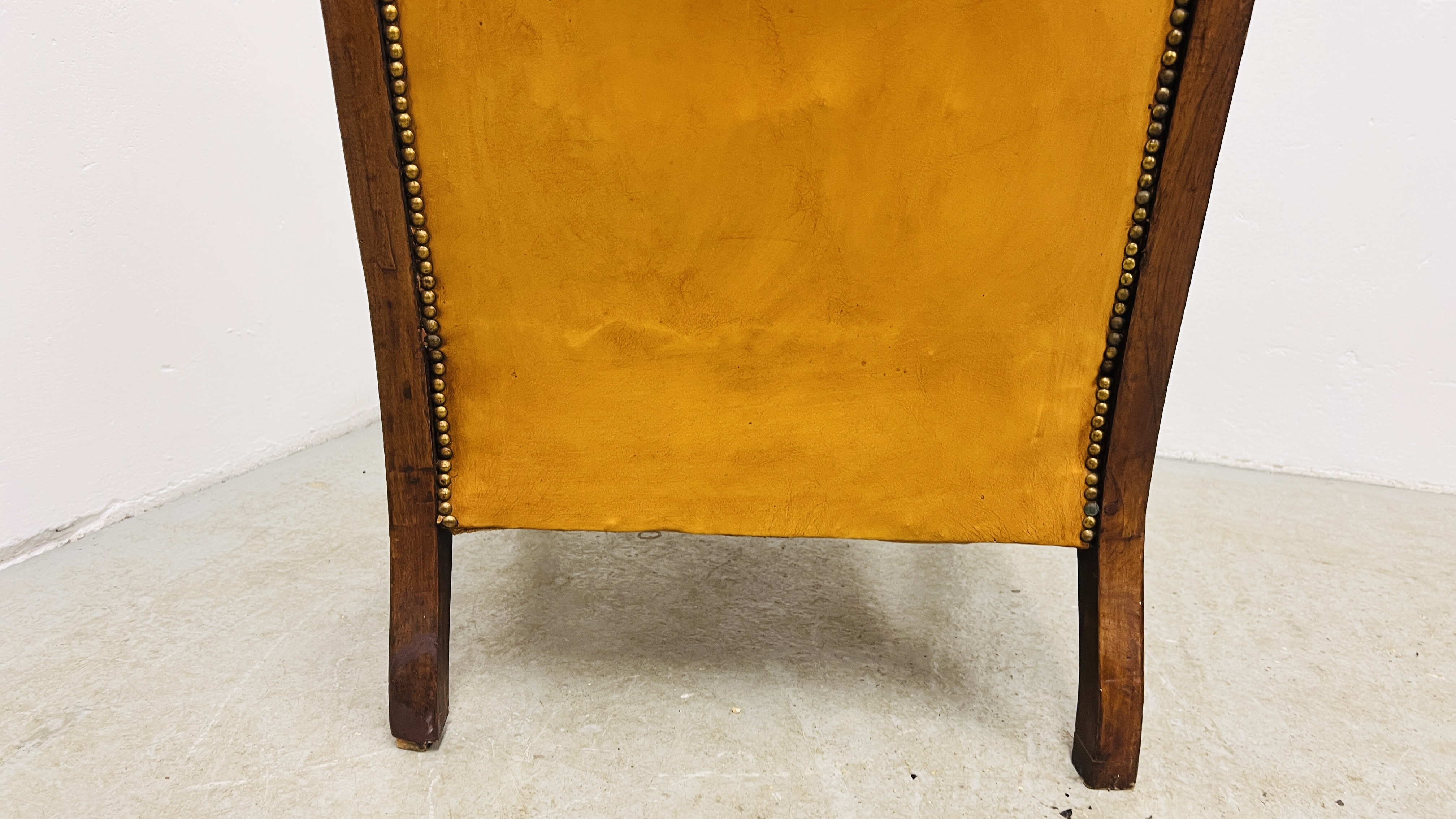 ANTIQUE EDWARDIAN MAHOGANY LOW CHAIR UPHOLSTERED IN TAN LEATHER - BUTTON BACK. - Image 10 of 12