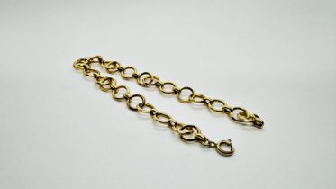 A YELLOW METAL CIRCULAR OPEN WORK BRACELET (NO VISIBLE HALL MARKS) L 19CM.