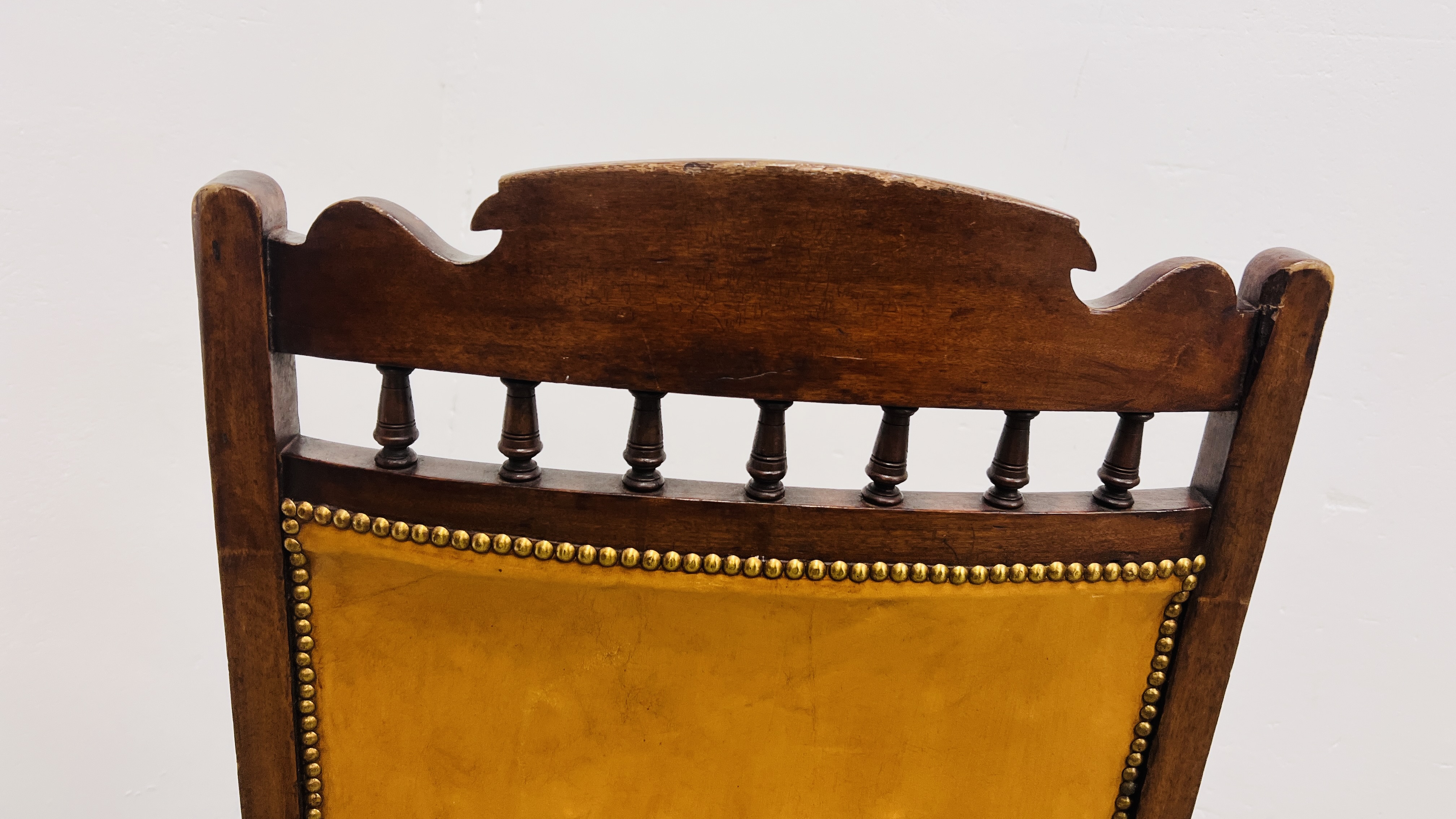 ANTIQUE EDWARDIAN MAHOGANY LOW CHAIR UPHOLSTERED IN TAN LEATHER - BUTTON BACK. - Image 9 of 12