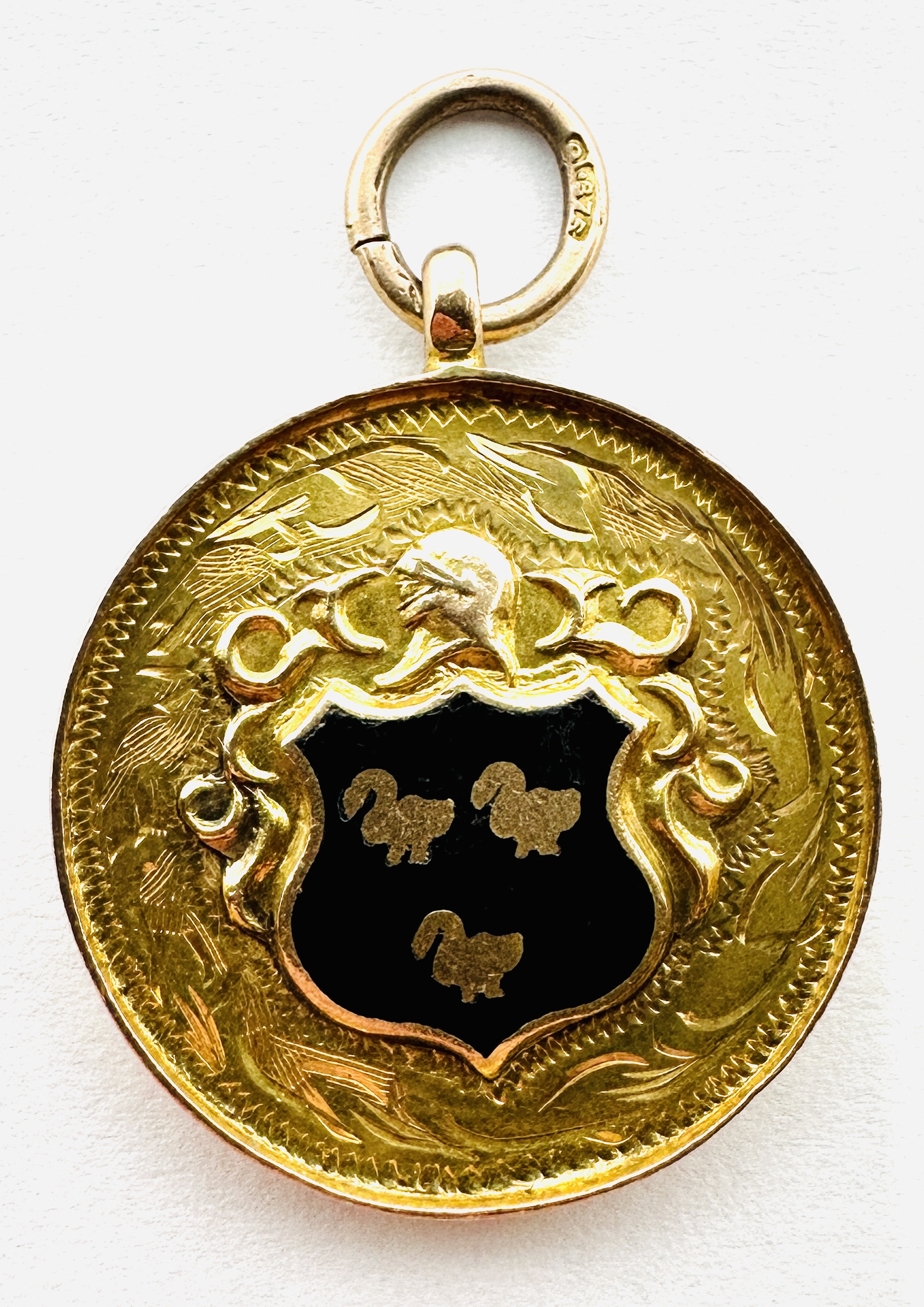 A VINTAGE 9CT GOLD AND ENAMELED MEDAL, BIRMINGHAM ASSAY D&D "SELBY HOSP. CUP RNS.