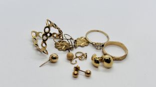 TWO PAIRS OF 9CT GOLD STUD EARRINGS + A FURTHER PAIR OF DROP EXAMPLES,