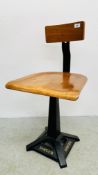 AN ORIGINAL INDUSTRIAL "SINGER" CHAIR ON A CAST BASE - H 30CM.