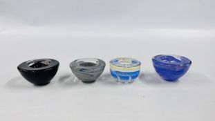4 X KOSTA BODA ATTOL GLASS BOWLS OF VARIOUS DESIGNS AND COLOURS - W 11.5CM.