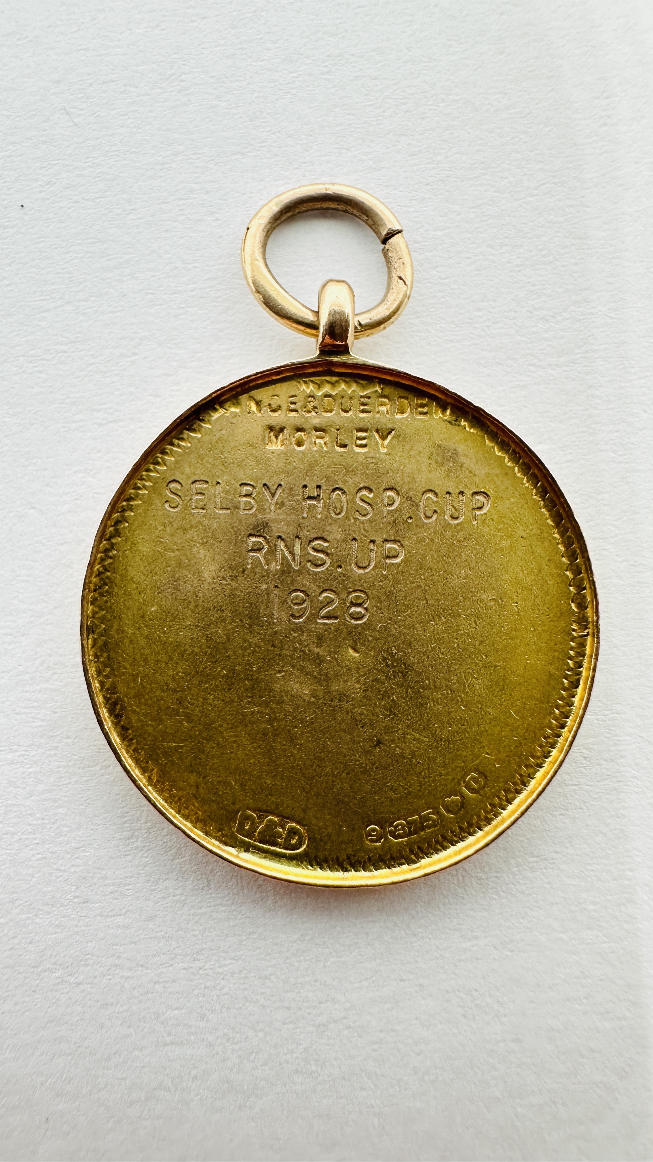 A VINTAGE 9CT GOLD AND ENAMELED MEDAL, BIRMINGHAM ASSAY D&D "SELBY HOSP. CUP RNS. - Image 2 of 3