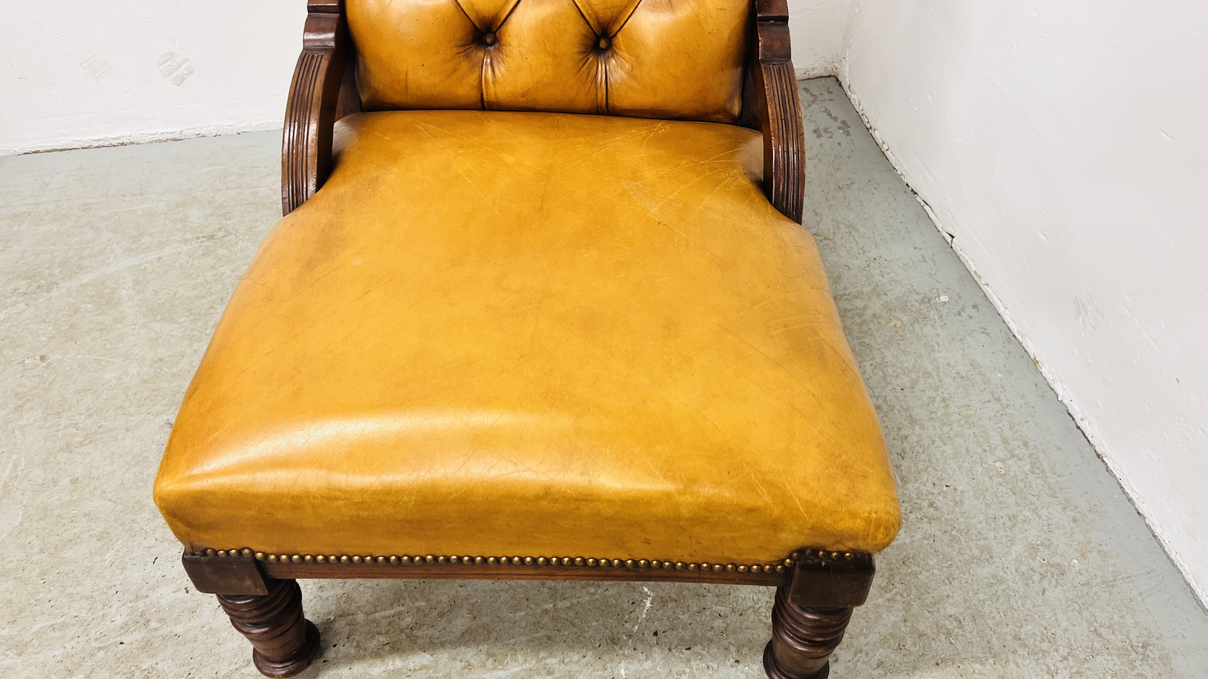 ANTIQUE EDWARDIAN MAHOGANY LOW CHAIR UPHOLSTERED IN TAN LEATHER - BUTTON BACK. - Image 5 of 12