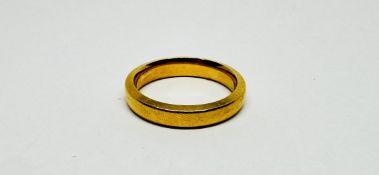 A 22CT GOLD WEDDING BAND SIZE K/L.