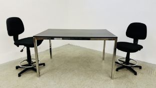 A CHROME FINISHED RECTANGULAR CONFERENCE TABLE WITH BLACK FINISH TOP ALONG WITH 2 X RISE AND FALL