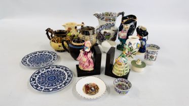 A GROUP OF VINTAGE CERAMICS TO INCLUDE A MASONS IRONSTONE JUG, VASE AND DISH,