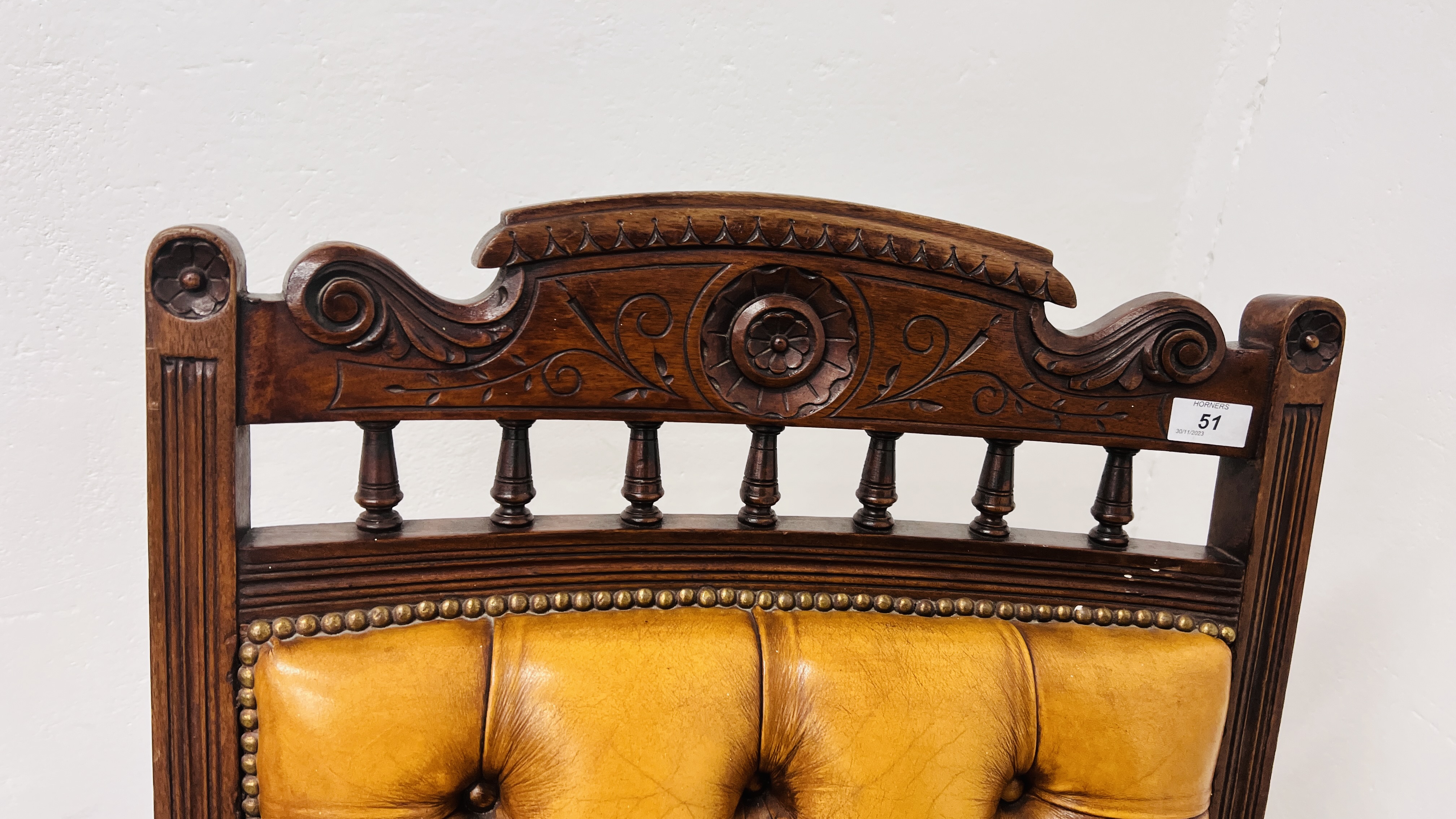 ANTIQUE EDWARDIAN MAHOGANY LOW CHAIR UPHOLSTERED IN TAN LEATHER - BUTTON BACK. - Image 3 of 12