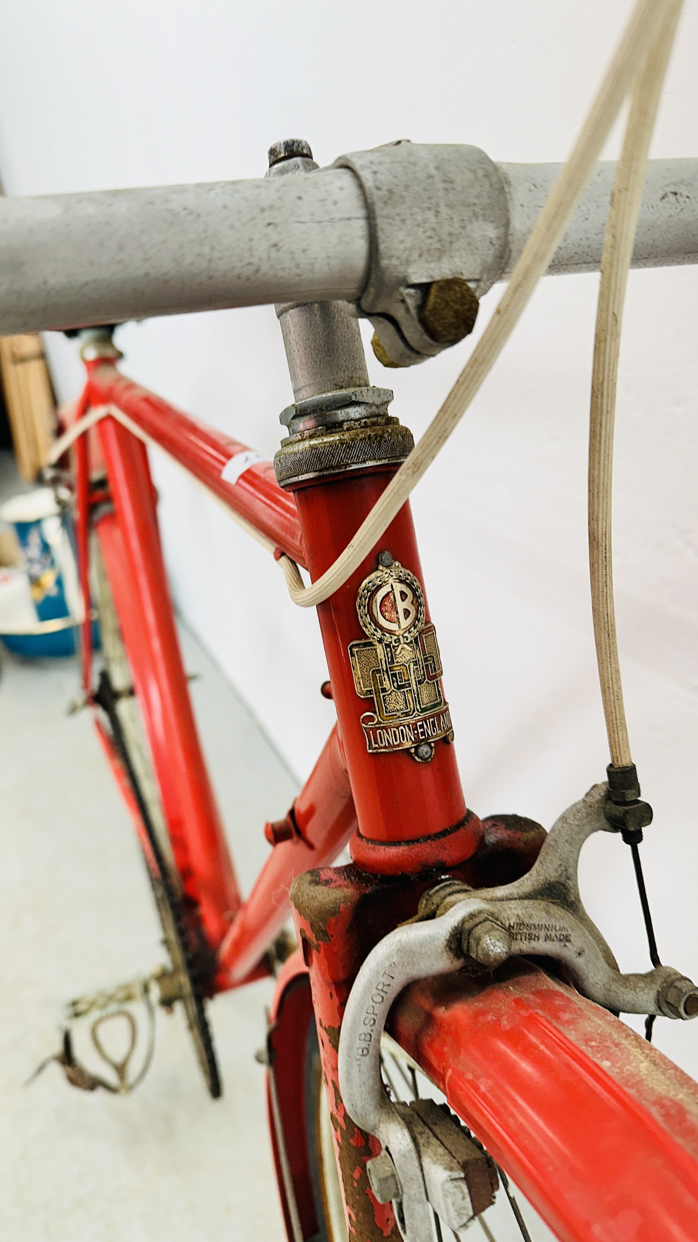 1948 OLYMPIC CLAUD BUTLER SINGLE SPEED RACING BIKE FITTED WITH A MIDDLE MORES LTD LEATHER SADDLE. - Image 5 of 14