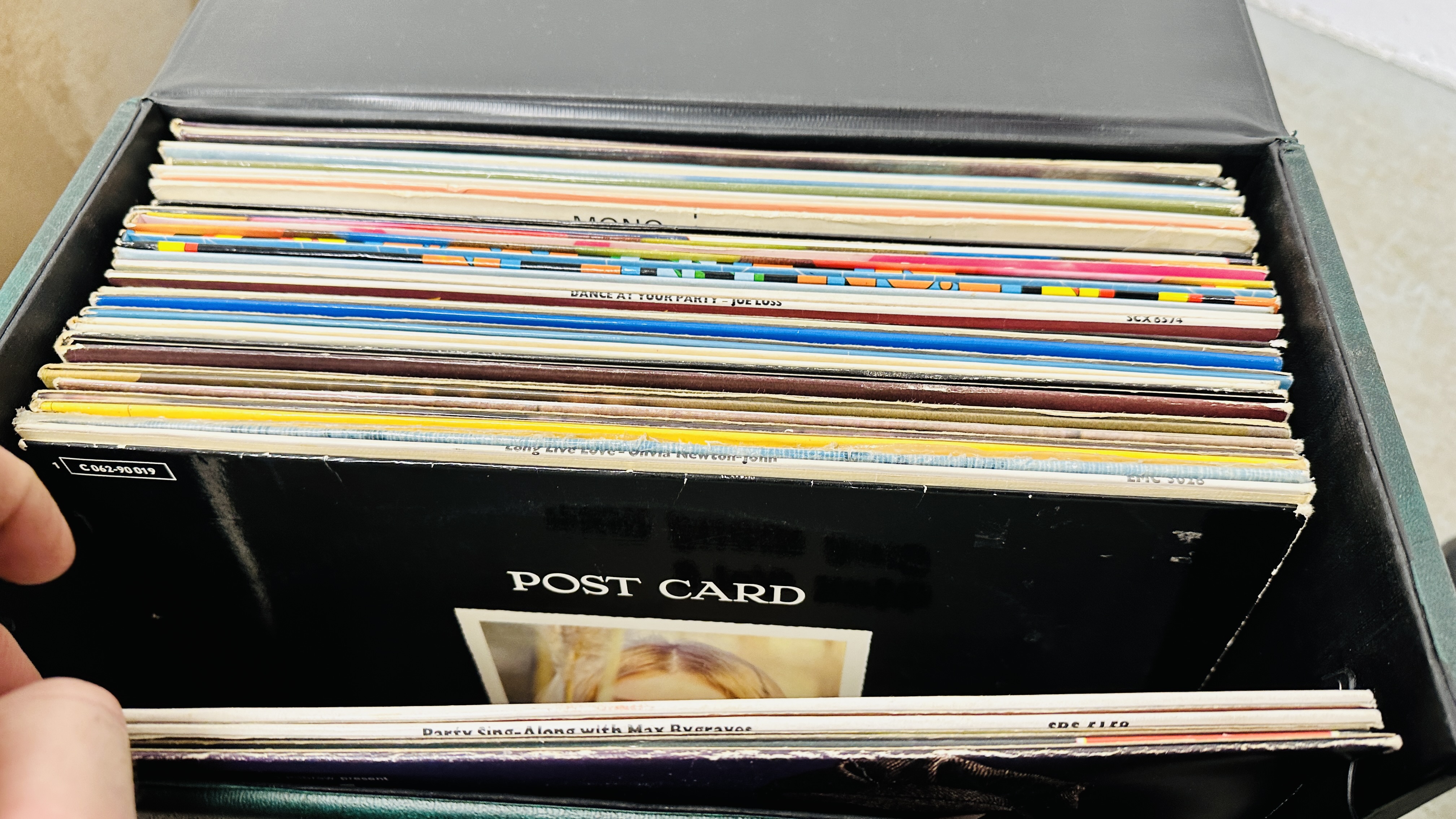 AN EXTENSIVE COLLECTION OF MIXED RECORDS TO INCLUDE CLASSICAL, JAZZ, EASY LISTENING & 80'S, - Image 28 of 35