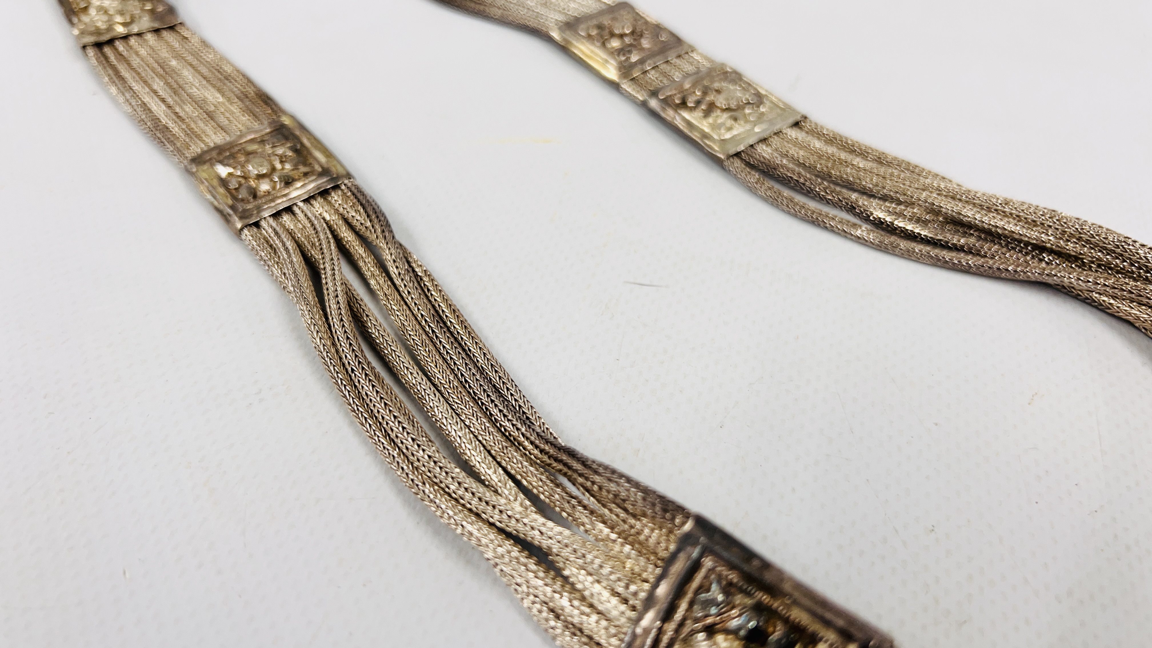 AN ELABORATE EASTERN WHITE METAL BELT OF WOVEN DESIGN THE CLASP MARKED WITH EASTERN SYMBOLS, L 60CM. - Image 3 of 8