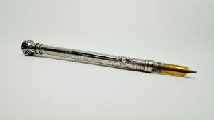 AN ORNATE ANTIQUE WHITE METAL COMBINED RETRACTABLE FOUNTAIN PEN / PENCIL,