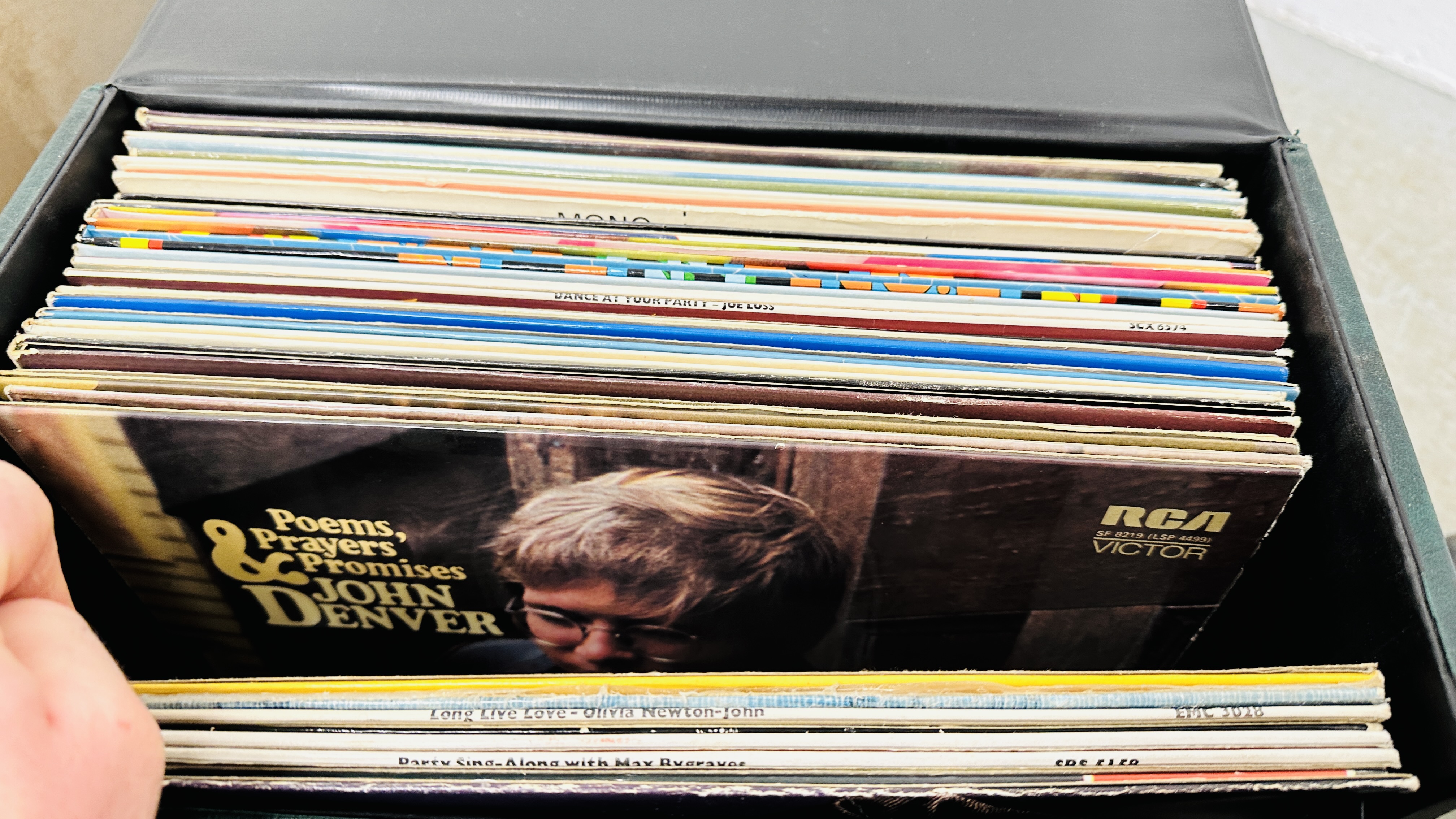 AN EXTENSIVE COLLECTION OF MIXED RECORDS TO INCLUDE CLASSICAL, JAZZ, EASY LISTENING & 80'S, - Image 29 of 35