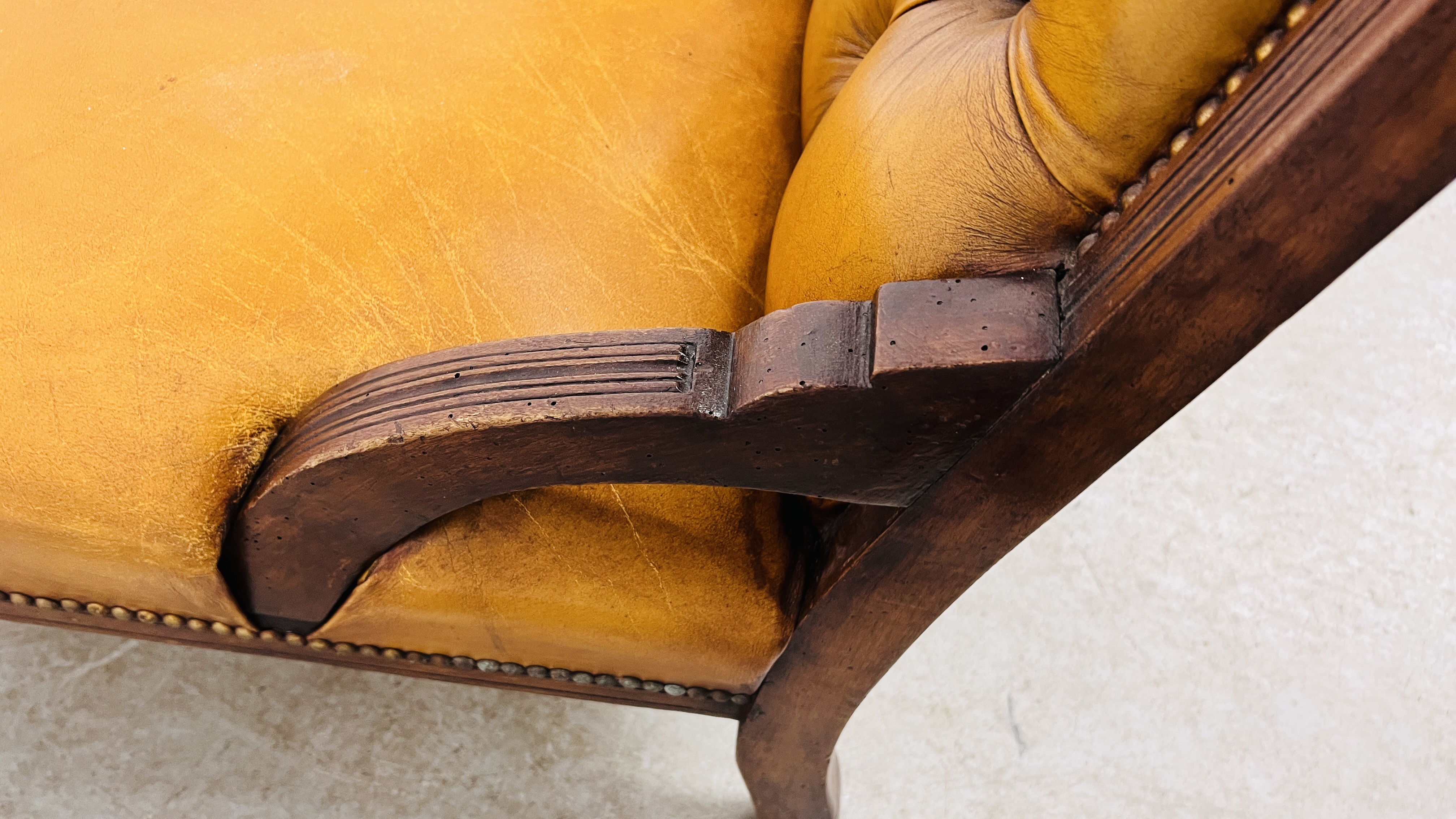 ANTIQUE EDWARDIAN MAHOGANY LOW CHAIR UPHOLSTERED IN TAN LEATHER - BUTTON BACK. - Image 12 of 12