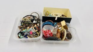 A QUANTITY OF ASSORTED COSTUME JEWELLERY, BEADS AND BANGLES ETC.