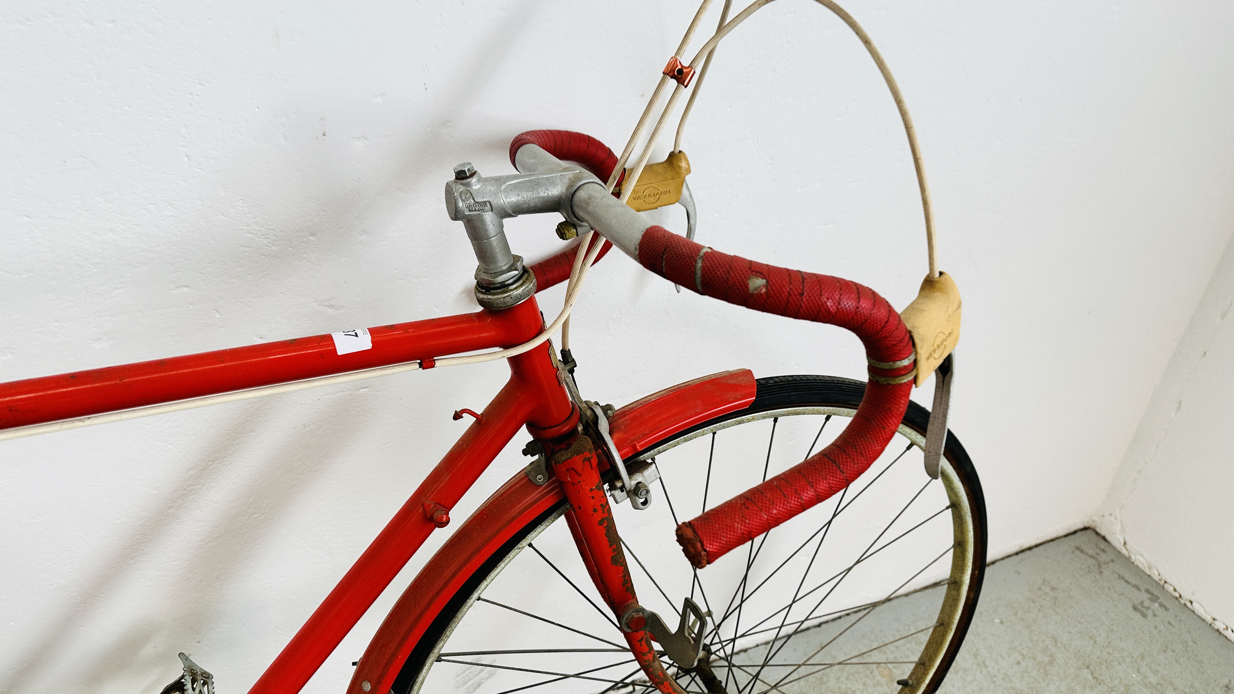 1948 OLYMPIC CLAUD BUTLER SINGLE SPEED RACING BIKE FITTED WITH A MIDDLE MORES LTD LEATHER SADDLE. - Image 3 of 14