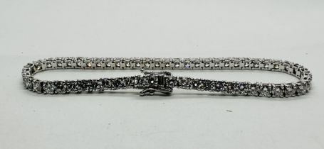 9CT WHITE GOLD TENNIS BRACELET SET WITH A TOTAL OF 5 9CT DIAMONDS (LAB GROWN)