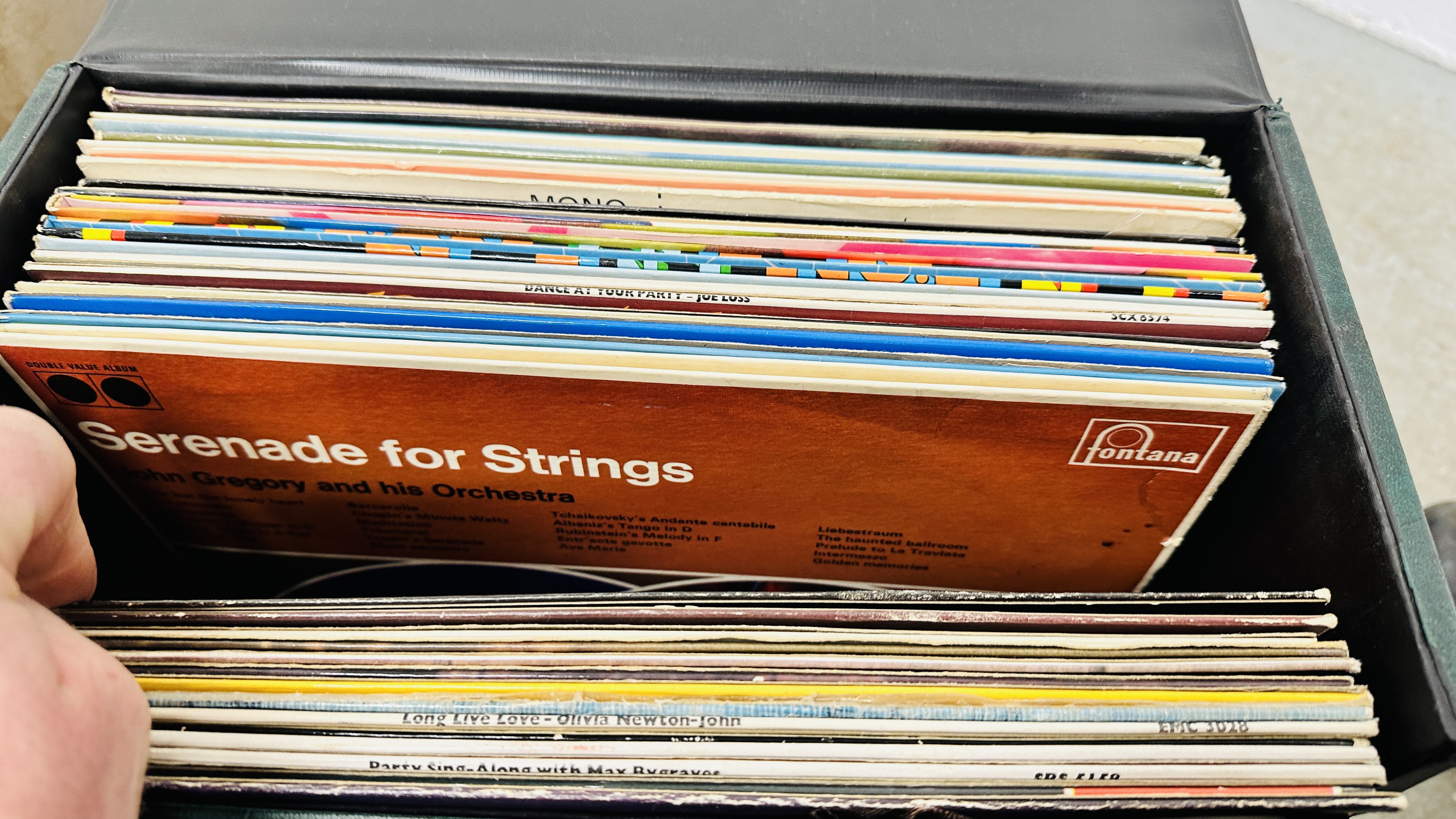 AN EXTENSIVE COLLECTION OF MIXED RECORDS TO INCLUDE CLASSICAL, JAZZ, EASY LISTENING & 80'S, - Image 31 of 35