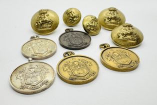 A GROUP OF FIVE VINTAGE CIRCULAR MEDALS TO INCLUDE TWO SILVER EXAMPLES DIAMETER 2.