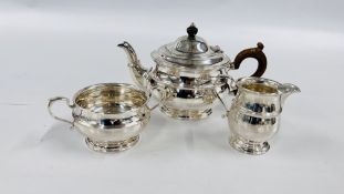 AN EDWARDIAN DESIGN THREE PIECE SILVER MAPPIN & WEBB TEA SERVICE BIRMINGHAM ASSAY 1922.