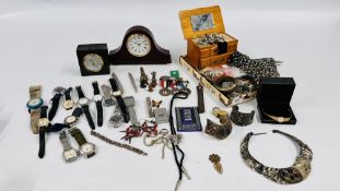 A TRAY OF ASSORTED COSTUME JEWELLERY AND WATCHES TO AN ACCURIST EXAMPLE + A WHILENHALL MANTEL CLOCK