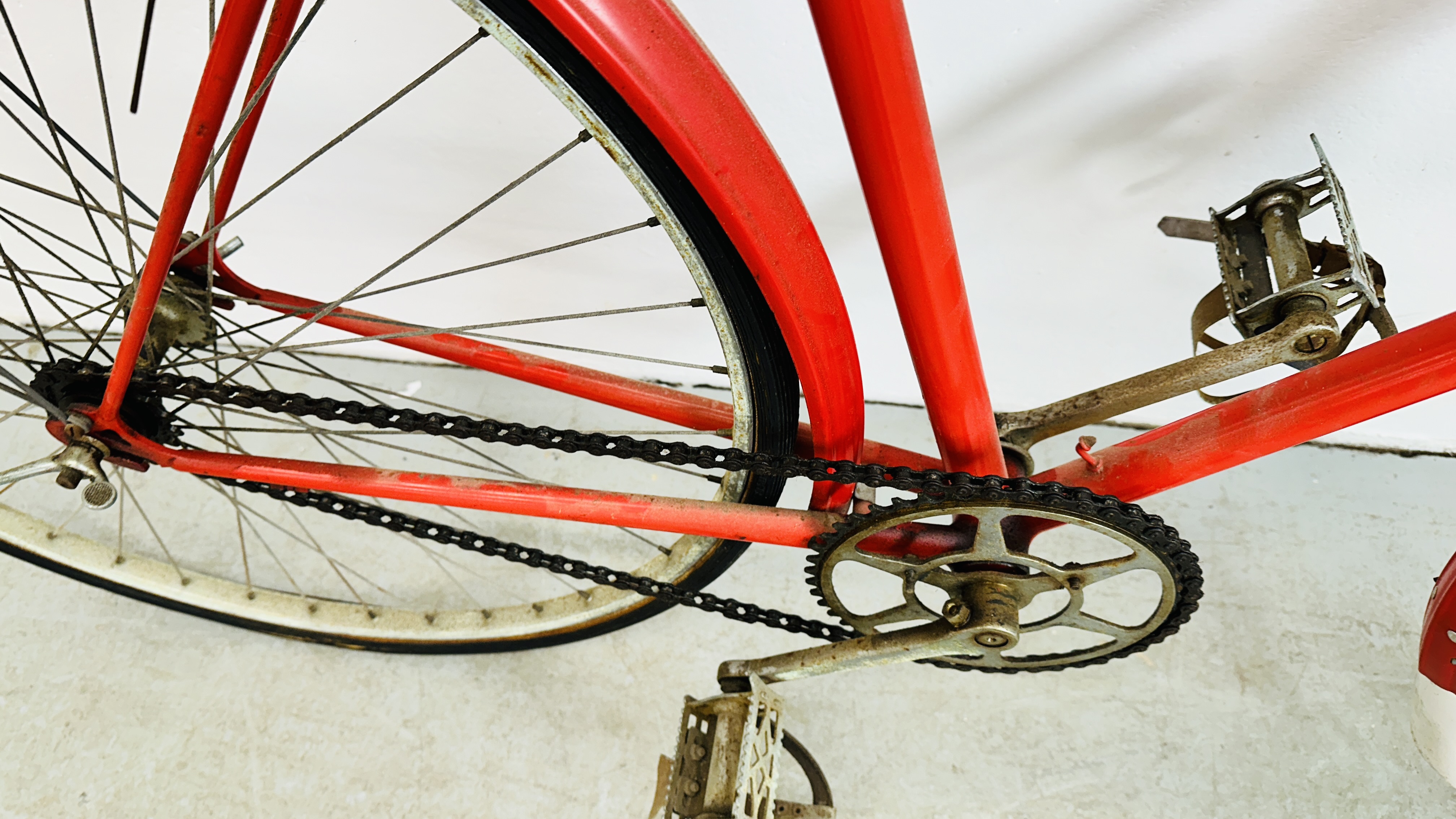 1948 OLYMPIC CLAUD BUTLER SINGLE SPEED RACING BIKE FITTED WITH A MIDDLE MORES LTD LEATHER SADDLE. - Image 13 of 14