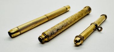 A GROUP OF 3 ORNATE ANTIQUE GILT METAL PROPELLING PENCILS TO INCLUDE AN EXAMPLE MARKED W.S. HICKS.