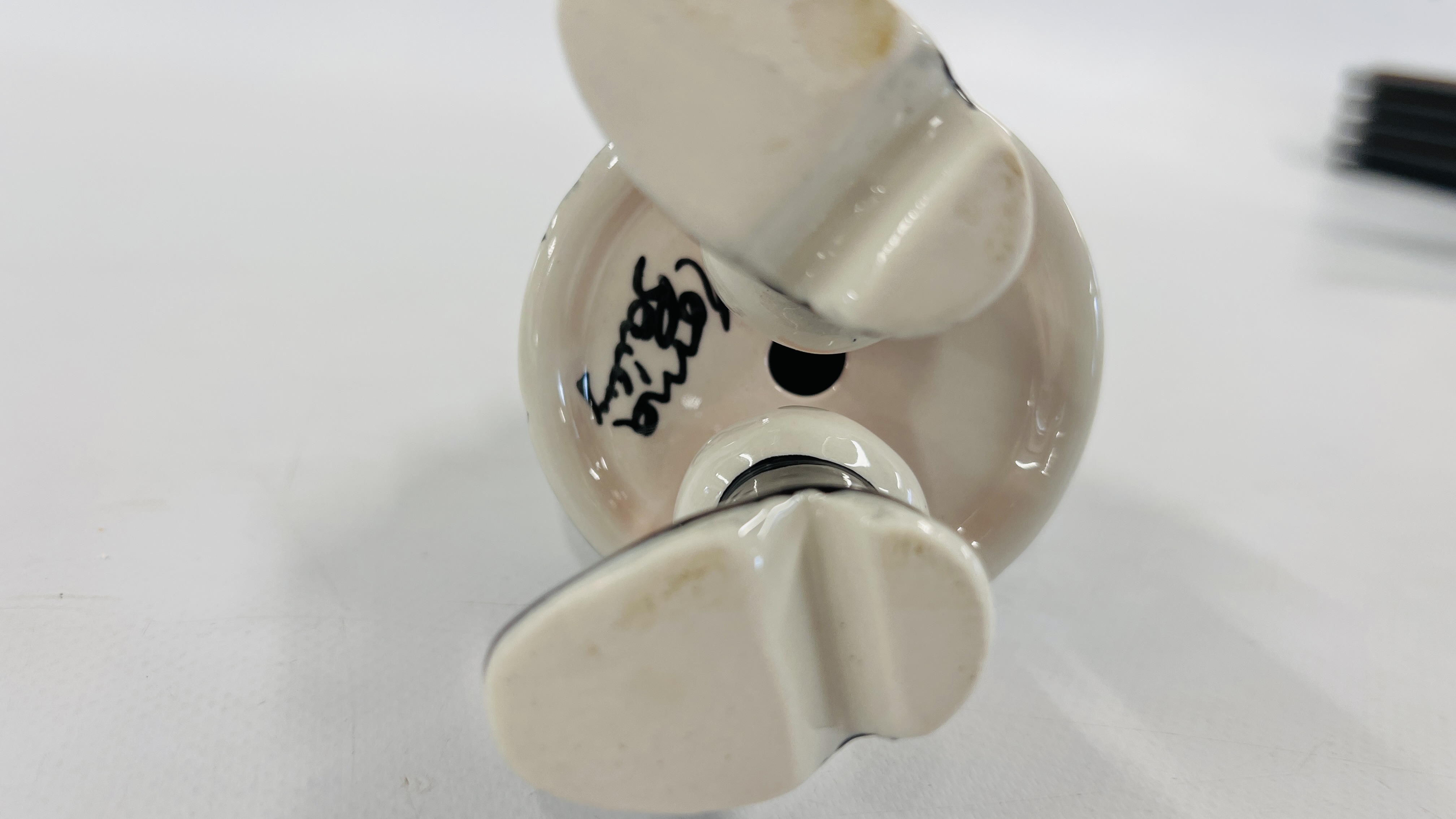 A LORNA BAILEY COLLECTORS CONICLE FATHER CHRISTMAS SUGAR SIFTER, BEARING SIGNATURE H 18CM. - Image 5 of 5