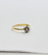 AN 18CT GOLD SOLITAIRE DIAMOND RING SIZE O/P.