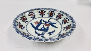 A LARGE MODERN ORIENTAL CIRCULAR DISH DECORATED WITH BIRDS AND BERRIES - DIAM 37CM.