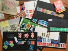 STAMPS: GB 1990 AND 1992 YEAR PACKS,
