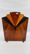 AN ART DECO VENEERED FIRE SCREEN, W 52CM X H 63.5CM.