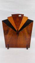 AN ART DECO VENEERED FIRE SCREEN, W 52CM X H 63.5CM.