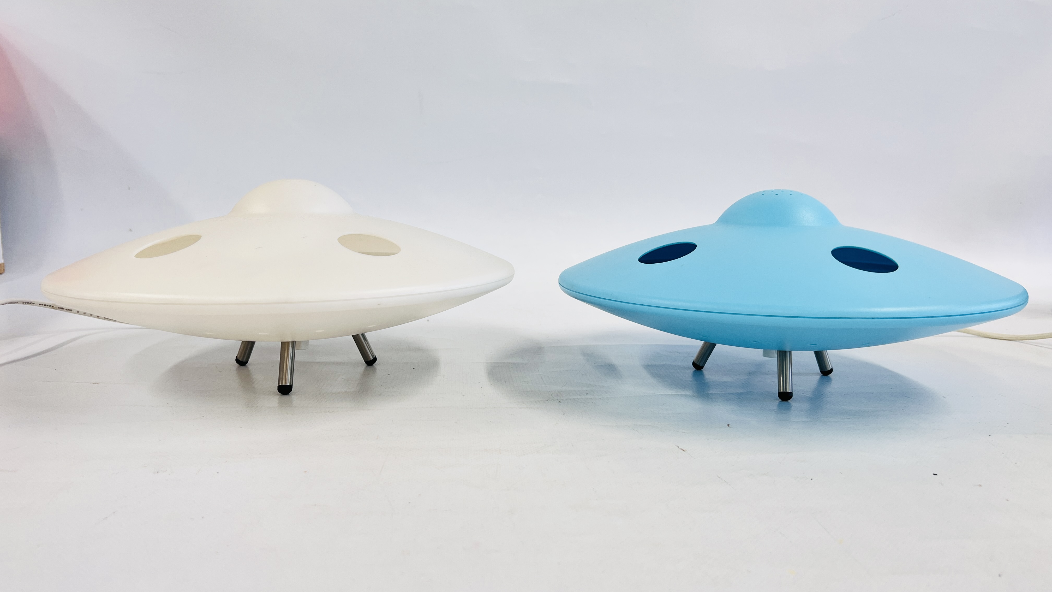 A PAIR OF DESIGNER FLYING SAUCER TABLE LAMPS, DESIGNED BY MR.