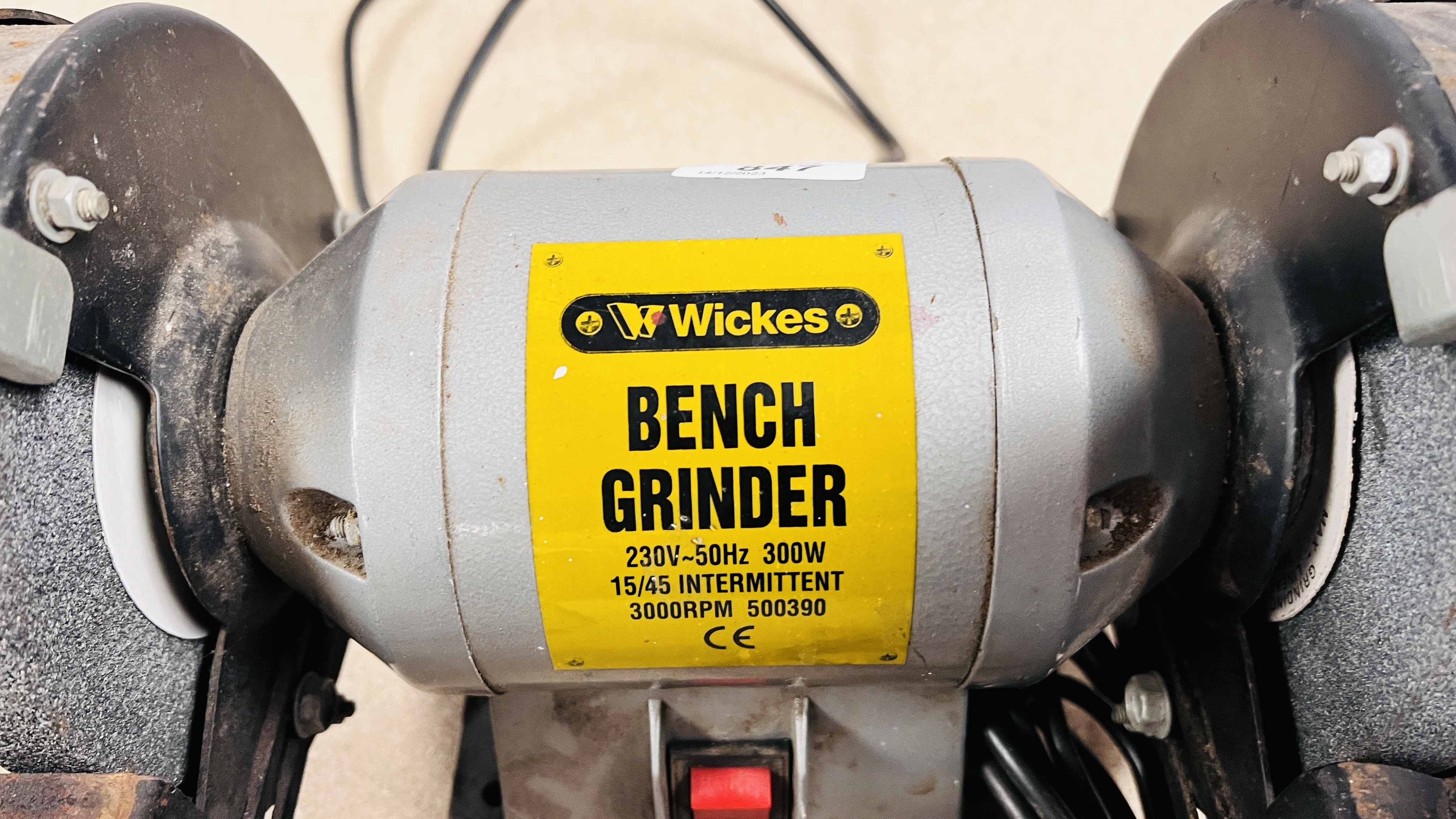 BOSCH PKS 46 CIRCULAR SAW, WICKES BENCH GRINDER + BOSCH POF 500 A ROUTER - SOLD AS SEEN. - Image 3 of 5